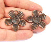 2 Flower spiral charms Antique copper plated charms (35x34mm) G23937