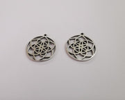 4 Round flower charms Antique silver plated charms (26x23mm)  G24048