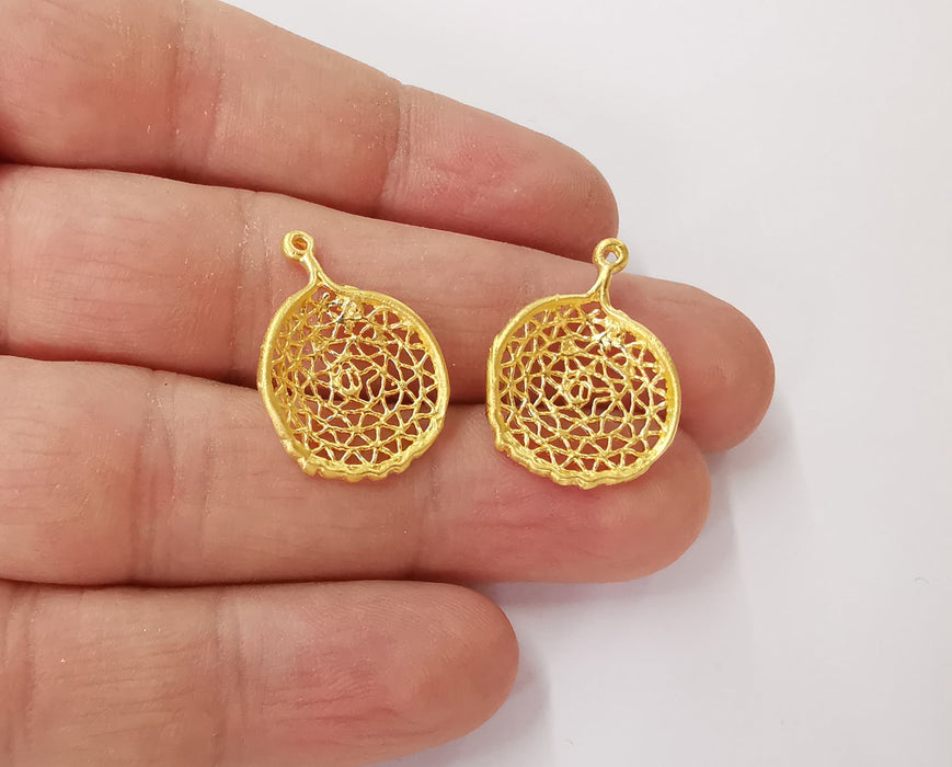 2 Circle charms with authentic motifs Gold plated brass charms (25x19mm)  G24056