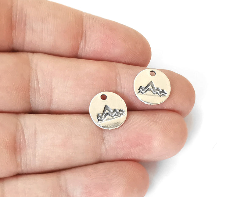 10 Mountain charms Round charms Antique silver plated charms (12mm)  G23906