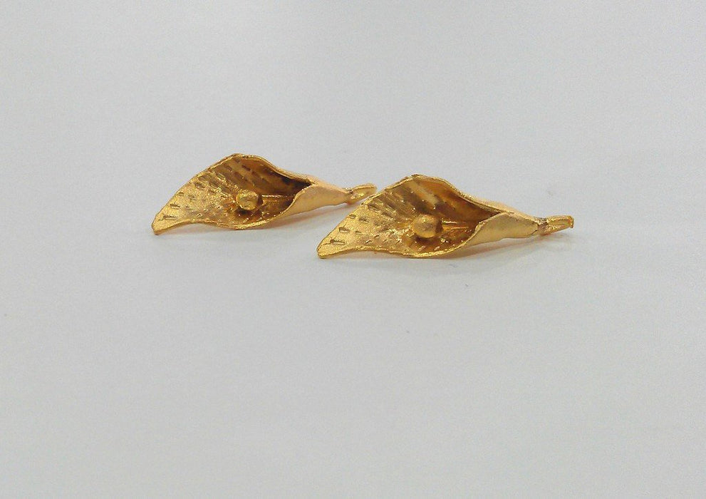 2 Flower Charms, Gold Plated Brass  G9858