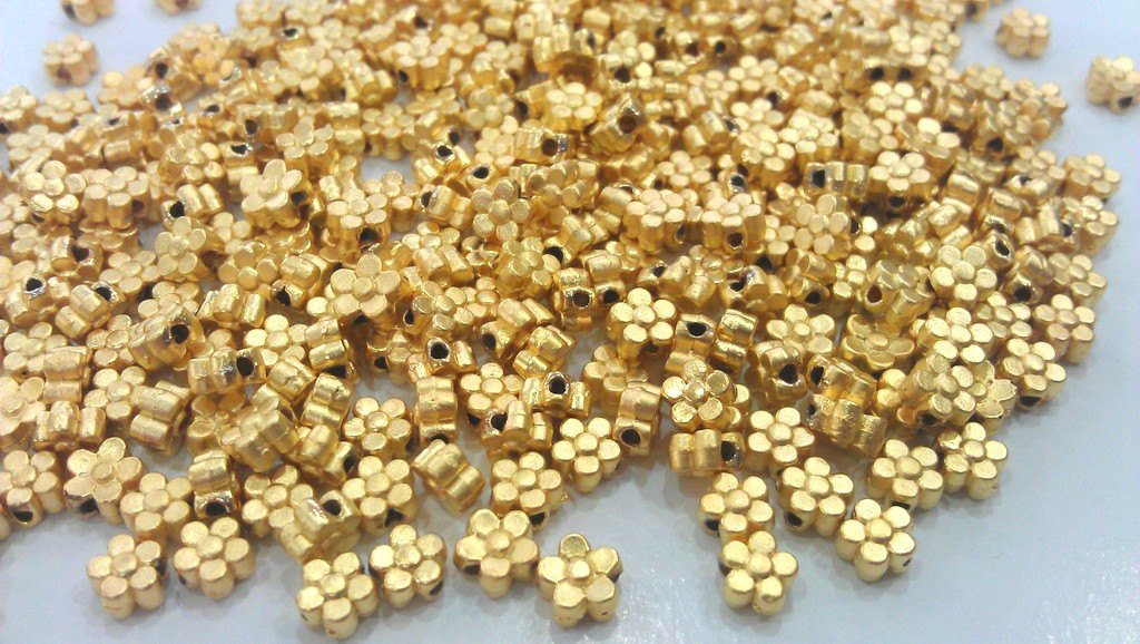 10 Gold Plated Flower Beads  6mm   G479