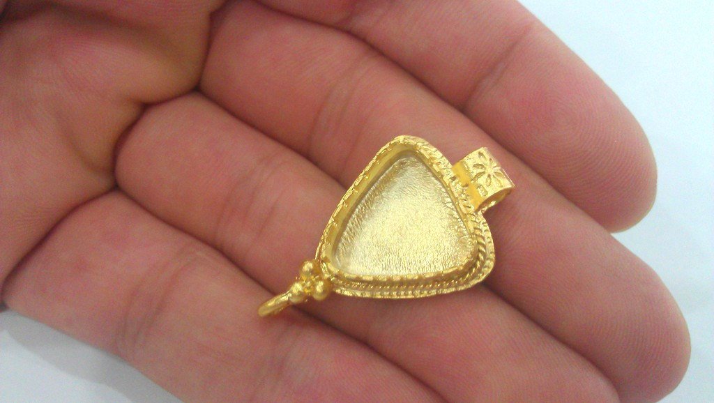 Triangle Bezel , Mountings , Findings  Gold Plated Brass G1030