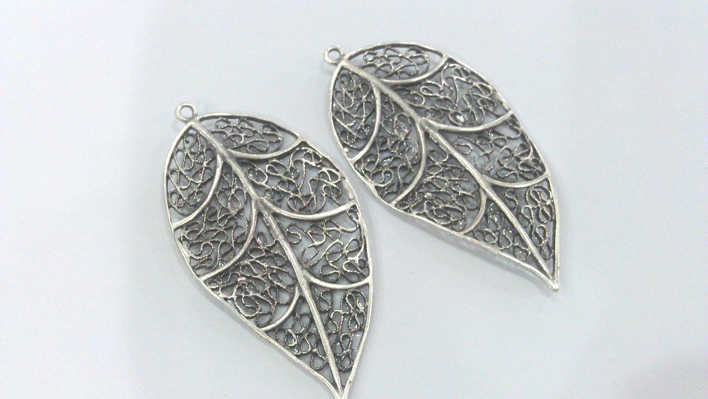 5 Antique Silver Plated Brass Leaf Pendant  G16681