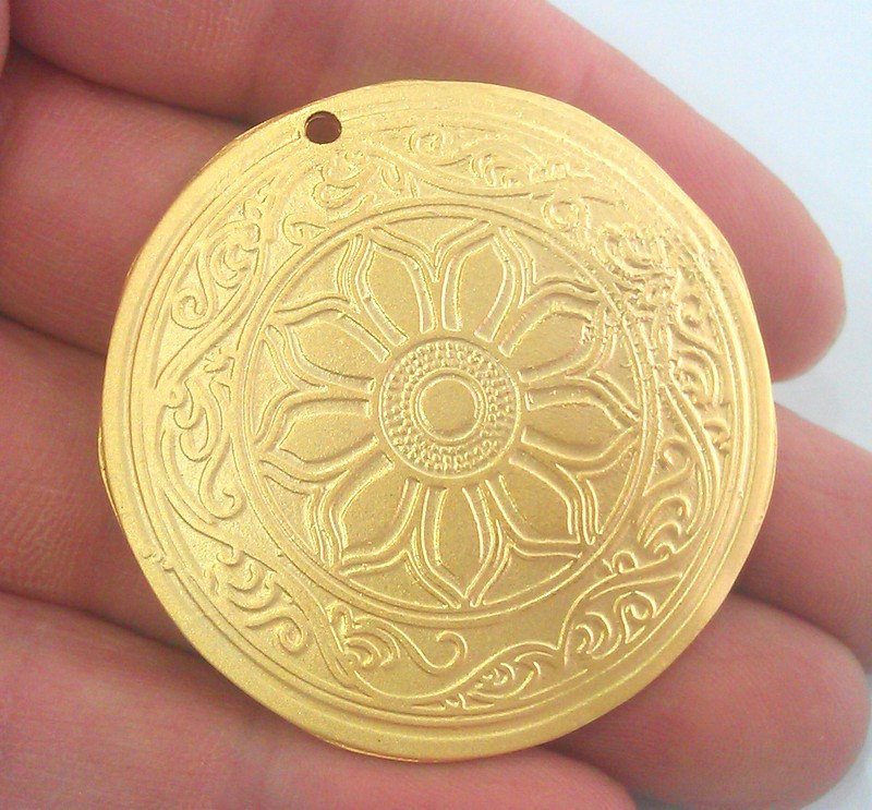 48 mm Medallion  Pendant  , Gold Plated Metal G8213