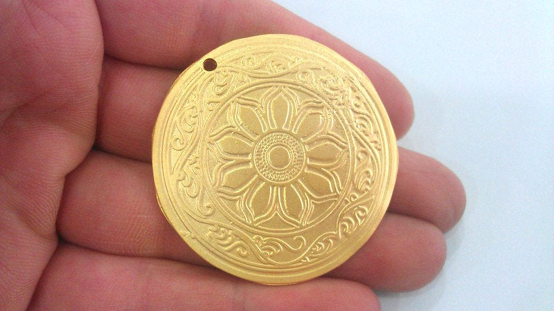 48 mm Medallion  Pendant  , Gold Plated Metal G8213