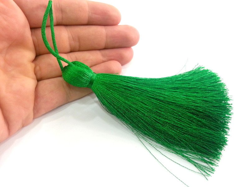 Green Tassel ,  Large Thick  113 mm - 4.4 inches   G2837