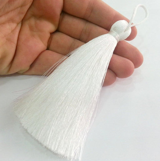 White Tassel ,  Large Thick   113 mm - 4.4 inches   G12237