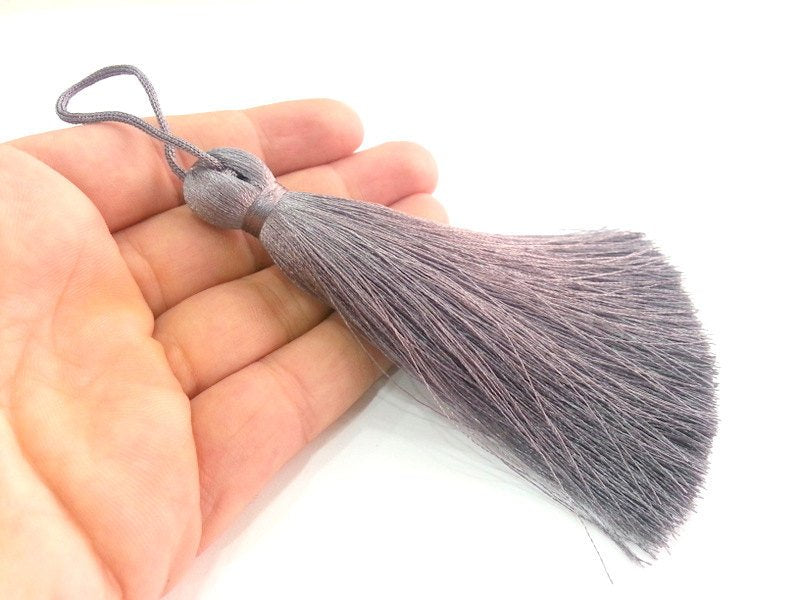 Grey Tassel ,  Large Thick  113 mm - 4.4 inches   G12239