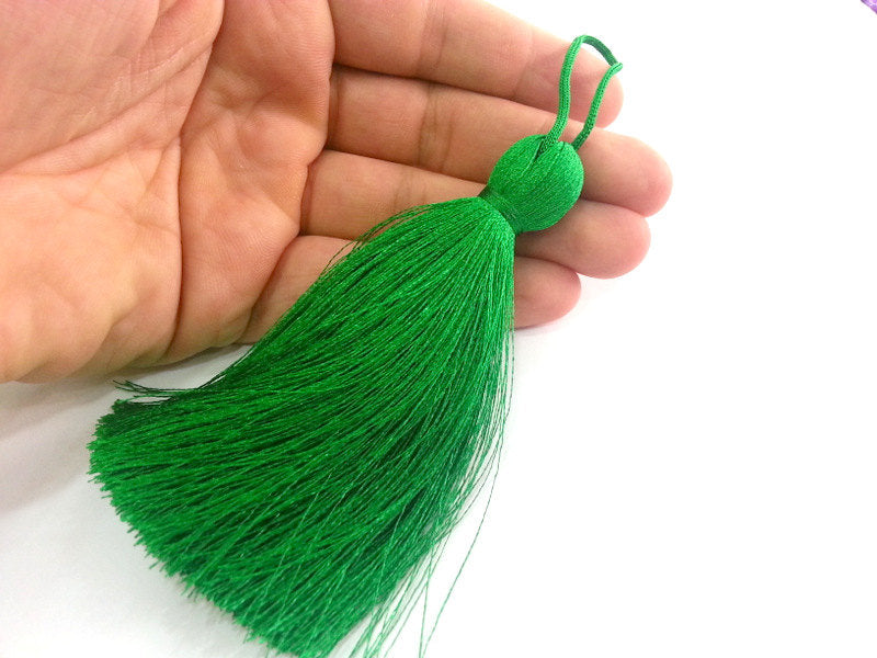 Green Tassel ,  Large Thick  113 mm - 4.4 inches   G2837