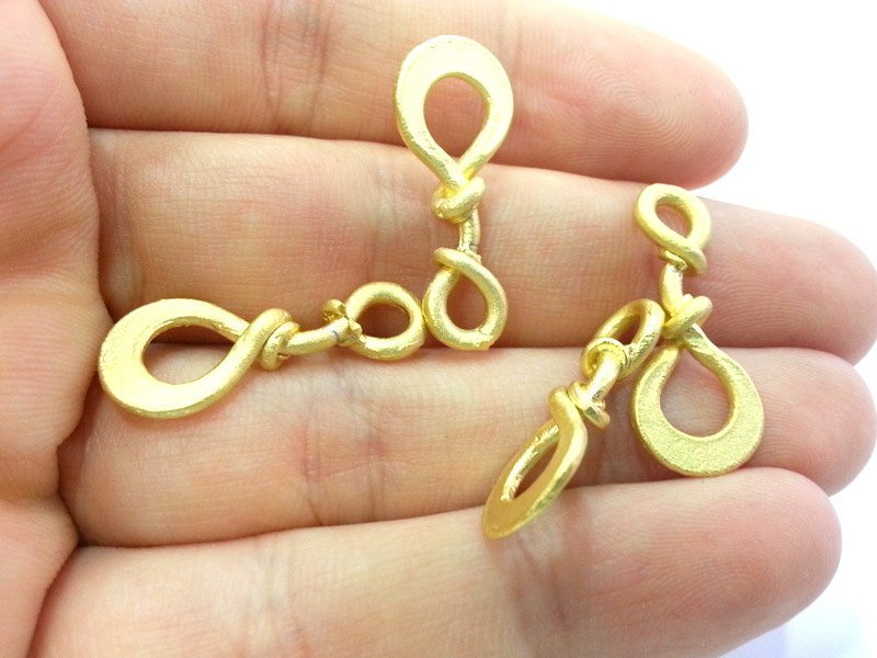 4 pcs (18x13 mm)  Knot Charms , Gold Plated Brass G3015