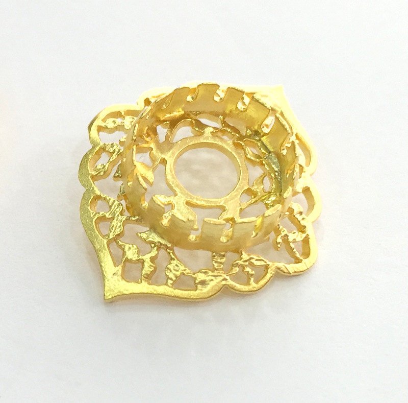 Gold Pendant Blank Base Setting Necklace Blank Mountings  Gold Plated Brass   32x25 mm (14 mm blank) G3355