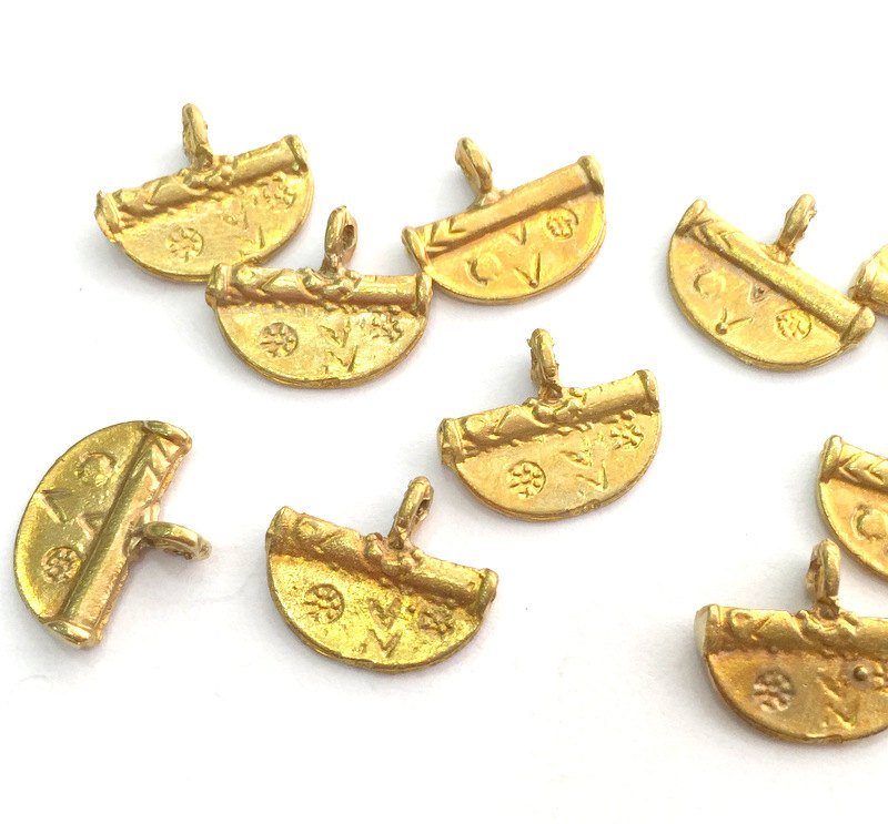 4 Raw Brass Charms 15x13 mm G3392