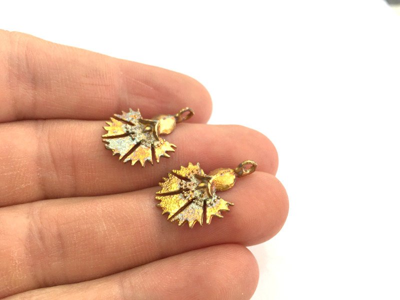 2 Raw Brass Flower Charms 25x18 mm G3400