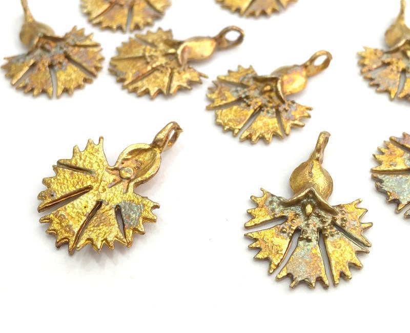 2 Raw Brass Flower Charms 25x18 mm G3400