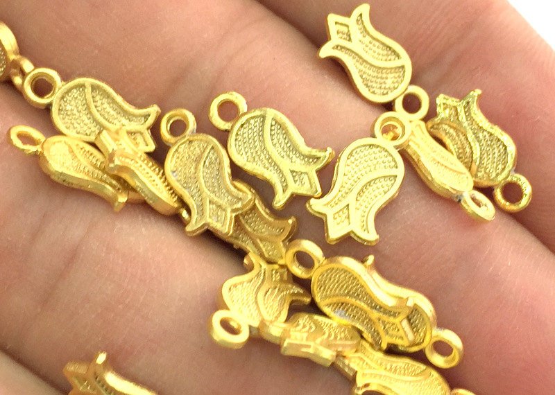 10 Pcs (12x7 mm)  Tulip Charms , Gold Plated Metal G3639
