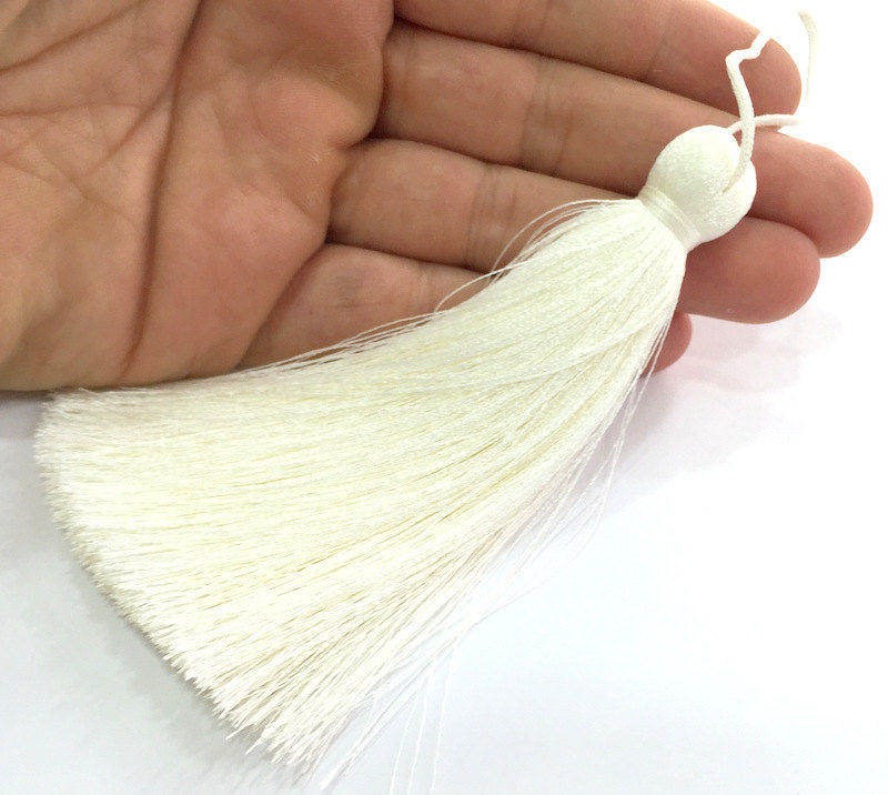 Cream  Tassel ,   Large Thick  113 mm - 4.4 inches   G12238