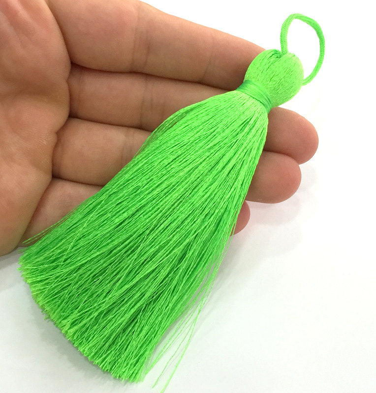 Lime Green Tassel ,   Large Thick  113 mm - 4.4 inches   G3885