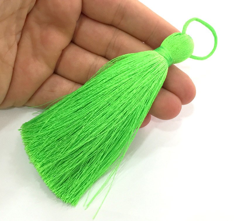 Lime Green Tassel ,   Large Thick  113 mm - 4.4 inches   G3885