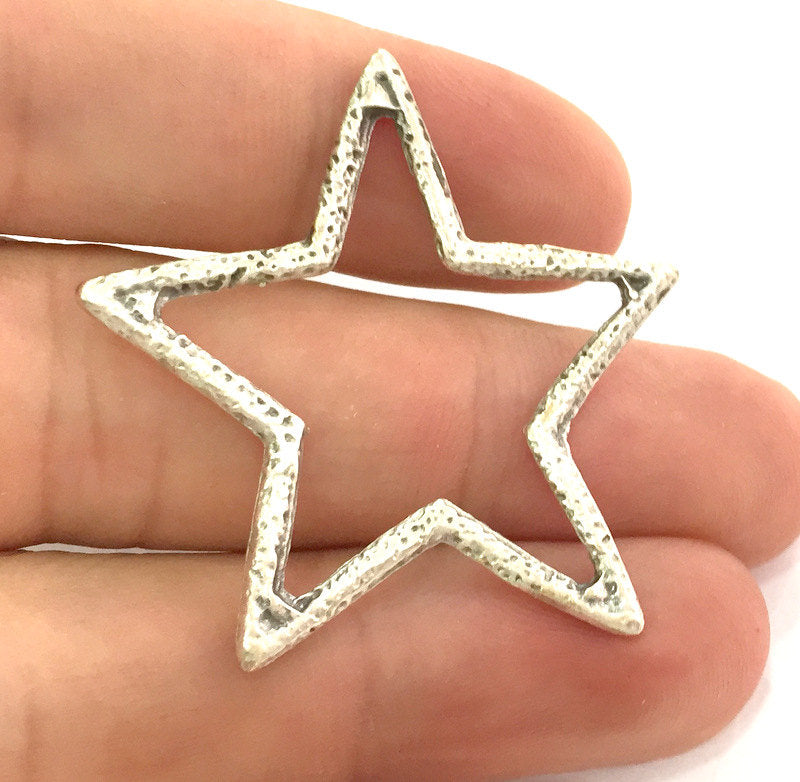 2 Star Pendants , Antique Silver Plated Metal 40 mm   G3957
