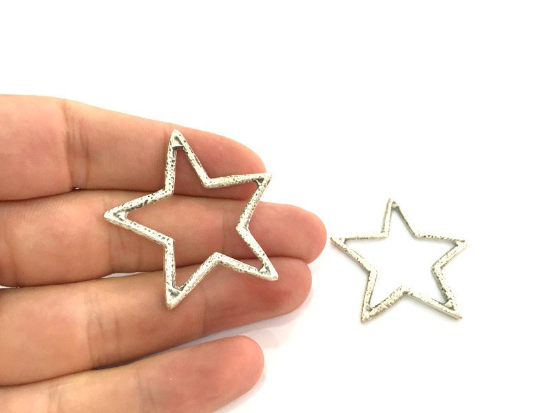 2 Star Pendants , Antique Silver Plated Metal 40 mm   G3957