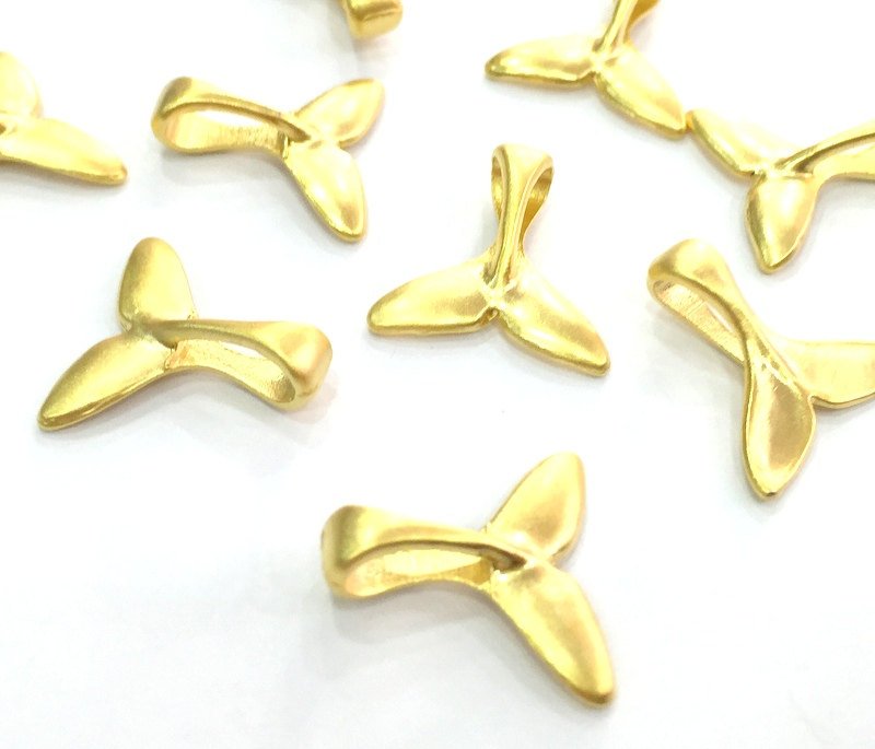 5 Fishtail Charms  Gold Plated Charms (17x16mm)  G4551