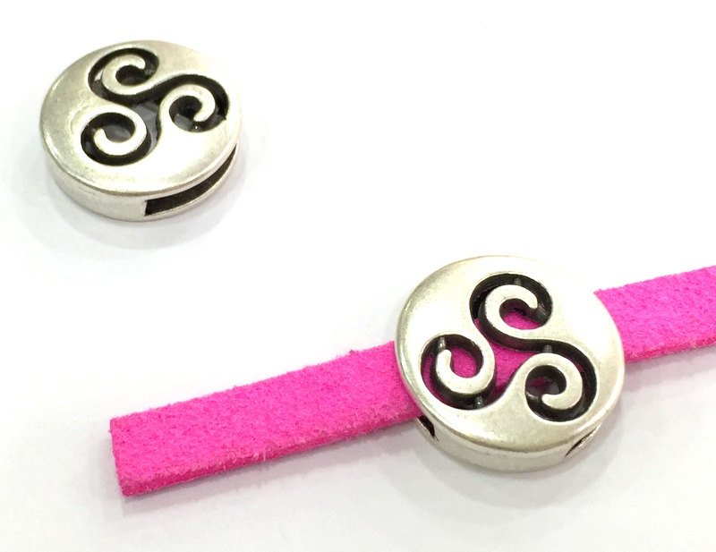 2 Antique Silver Plated Metal Beads  2 Pcs (18 mm) G4567