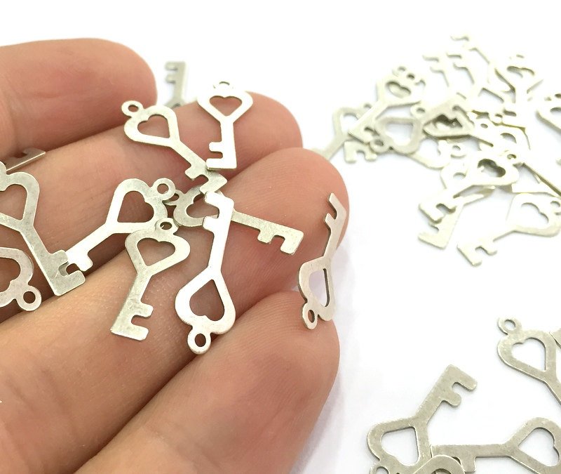 10 Antique Silver Plated Brass Key Charms 10 Pcs (20x8mm)   G4671