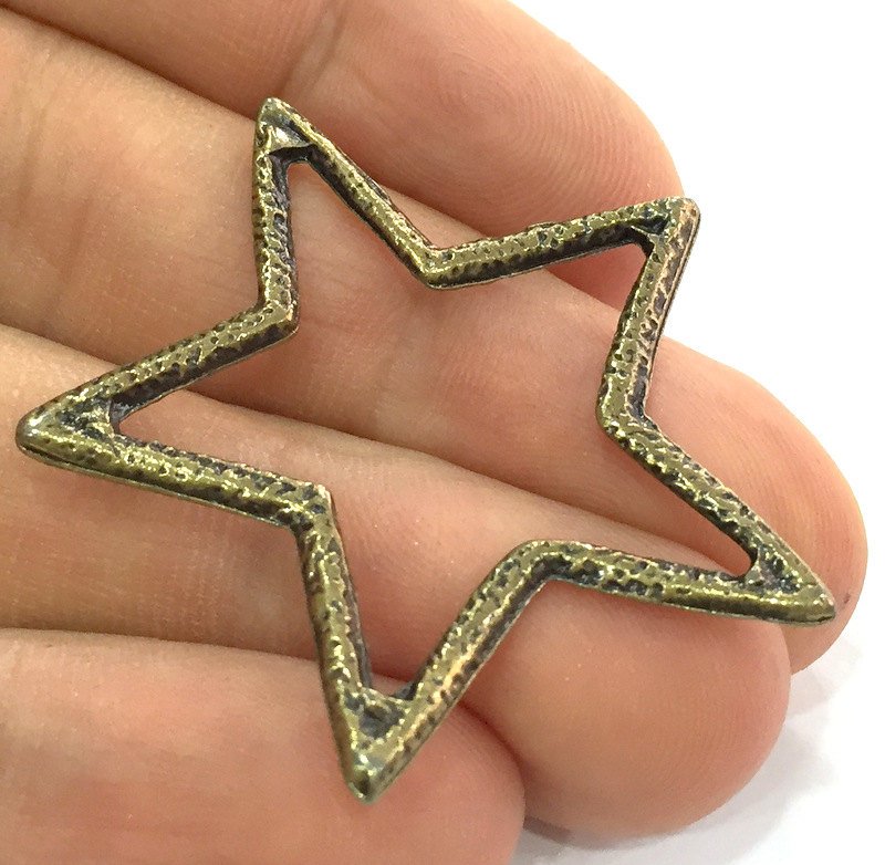 5 Antique Bronze Pendant Antique Bronze Star Pendant  (40 mm.)   G13820