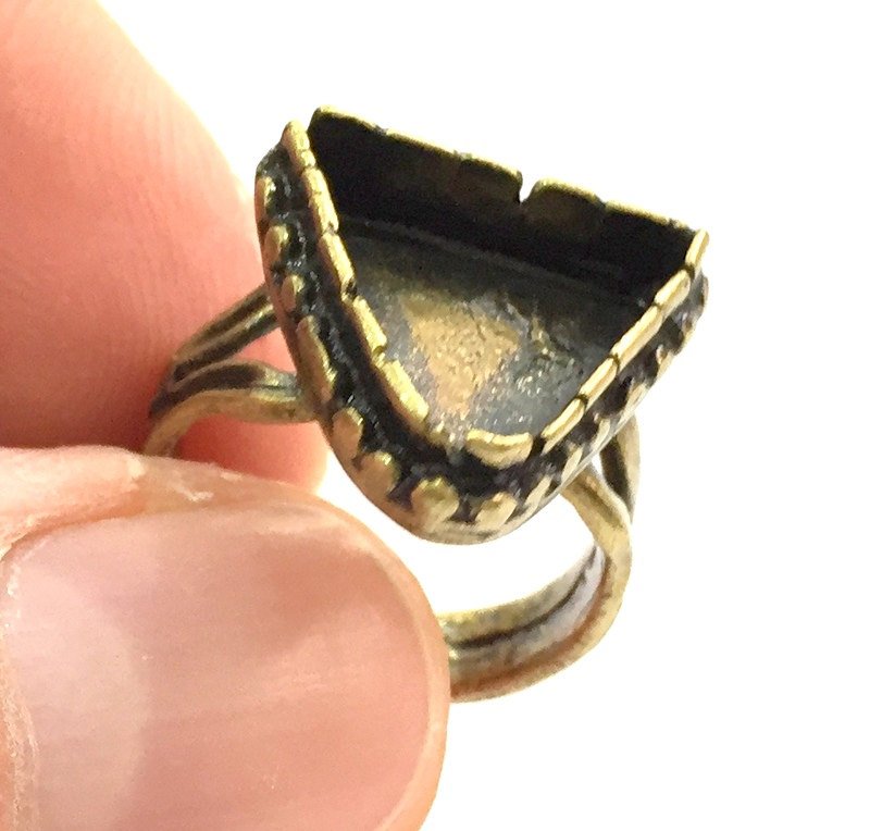 Adjustable Ring Blank, (15x15x15mm triangle blank ) Antique Bronze Plated Brass G5580