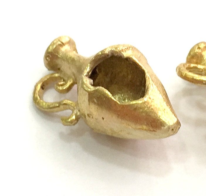 Raw Brass Amphora Pendant 25x16mm G5709