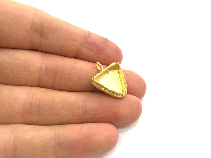 Gold Plated Brass Mountings ,  Blanks   (15x15x15 mm triangle blank) G5827