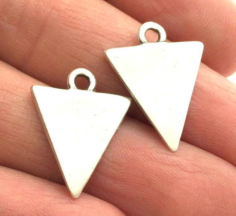 10 Silver Charms Triangle Charms Antique Silver Plated  Charms  10 Pcs (22x16mm) G5844