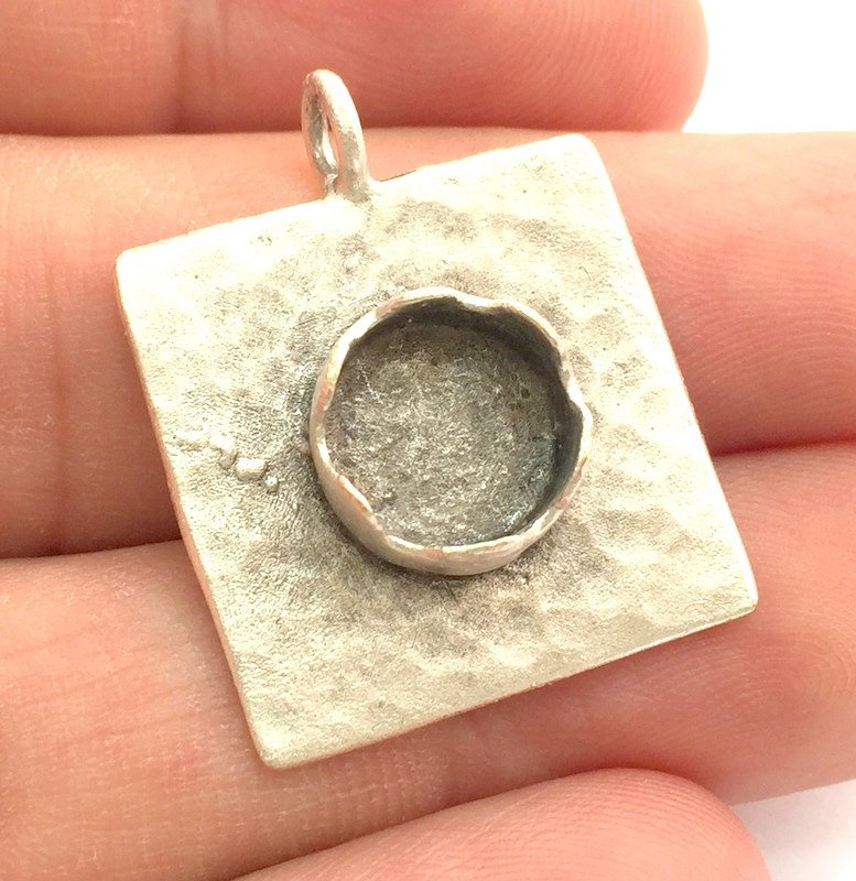 Antique Silver Plated Brass  Hammered Pendant Settings Blanks  Mountings , (10mm square blank) G5986