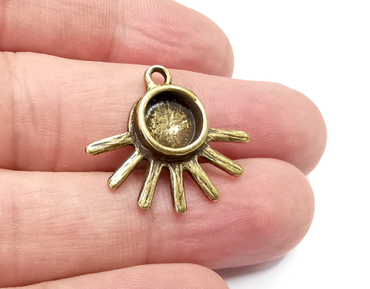 Sun Pendant Bezel, Resin Blank, inlay Mounting, Mosaic Frame Cabochon Base Dry Flower Setting, Antique Bronze Plated 8mm bezel G28913