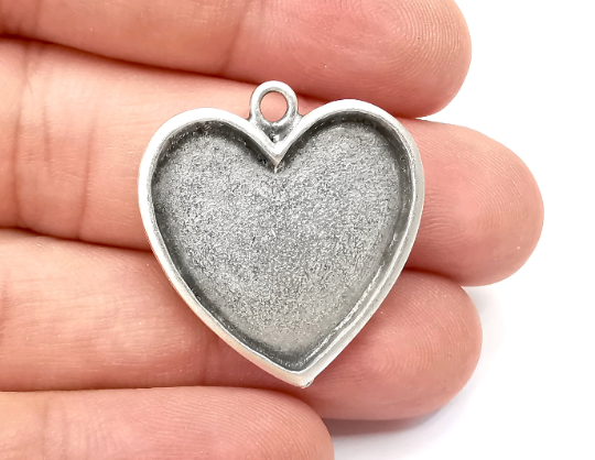 Heart Pendant Bezels, Resin Blank, inlay Mountings, Mosaic Frame, Cabochon Bases, Dry Flower Settings Antique Silver Plated (25x25mm) G28464