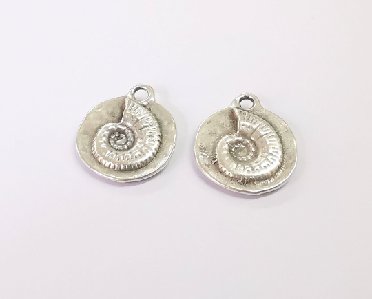 4 Ammonite round (double sided) charms Antique silver plated charms (23x19mm) G24403