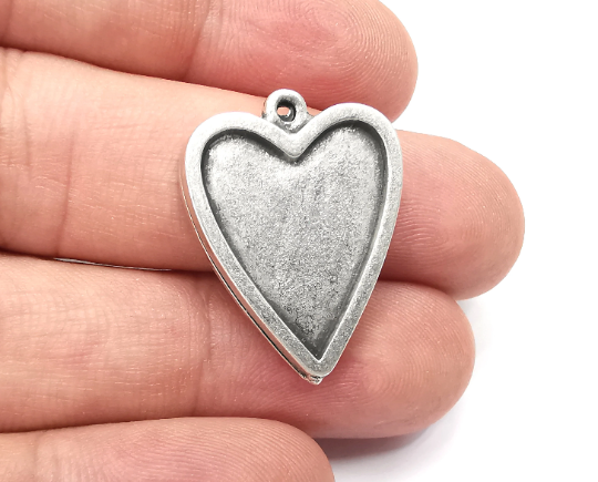 Heart Pendant Bezels, Resin Blank, inlay Mountings, Mosaic Frame, Cabochon Bases, Dry Flower Settings, Antique Silver Plated (21x17mm)G28442