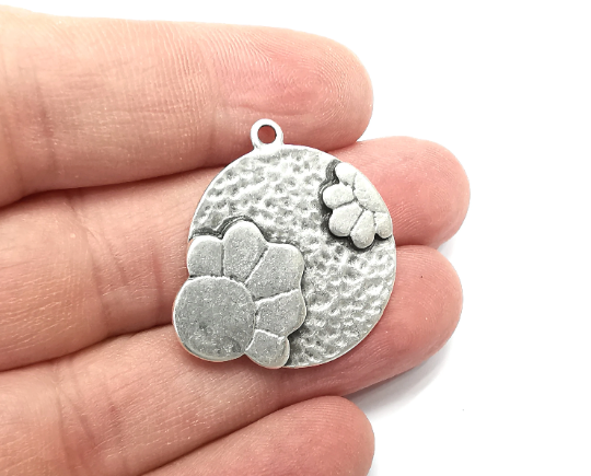 Flower Hammered Disc Dangle Charms, Antique Silver Plated Charms (32x32mm) G28976