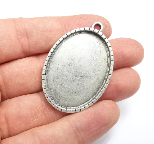 Oval Pendant Blanks, Resin Bezel Bases, Mosaic Mountings, Dry flower Frame, Polymer Clay base, Antique Silver Plated (40x30mm) G29550