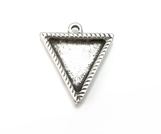 Triangle Pendant Bezels, Resin Blank, inlay Mountings, Mosaic Frame, Cabochon Bases, Flower Settings, Antique Silver Plated (16mm) G28478