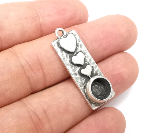 Heart Charms Pendant Bezels, Resin Blank, inlay Mountings, Mosaic Frame, Cabochon Bases, Flower Settings Antique Silver Plated (8mm) G28450