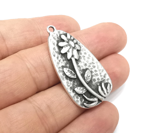 Flower Charms Hammered Pendant Antique Silver Plated (41x22mm) G28489