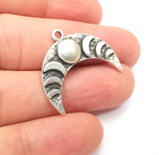 Crescent Moon Charms, The Phases of The Moon, Antique Silver Plated Round Charms (29x24mm) G28718