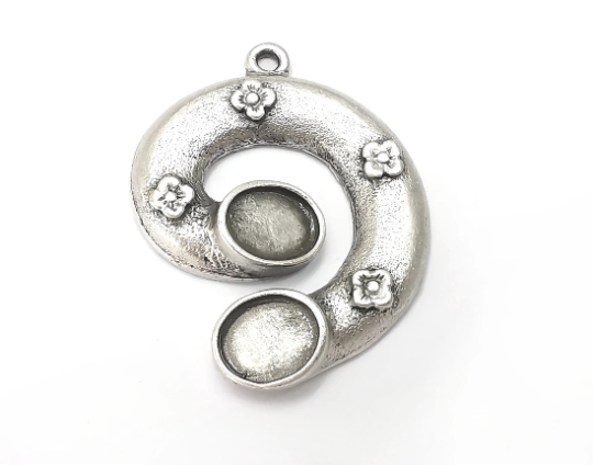 Flower Bezel, Worm Resin Blank, inlay Mounting, Mosaic Frame Cabochon Base, Antique Silver Plated (9x7mm) G28751