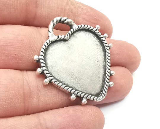 Heart Pendant Bezel, Resin Blank, inlay Mountings, Mosaic Frame, Cabochon Bases, Dry Flower Settings, Antique Silver Plated (29mm) G28796