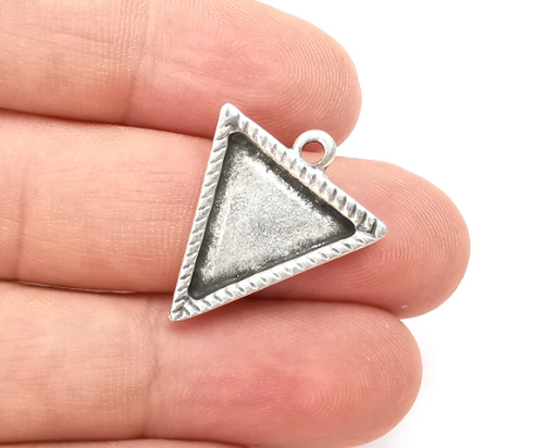 Triangle Pendant Bezels, Resin Blank, inlay Mountings, Mosaic Frame, Cabochon Bases, Flower Settings, Antique Silver Plated (16mm) G28478