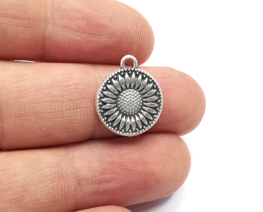 Sunflower Charms Daisy Flower Round Charms (Double Sided) Antique Silver Plated Charms (18x15mm) G28249