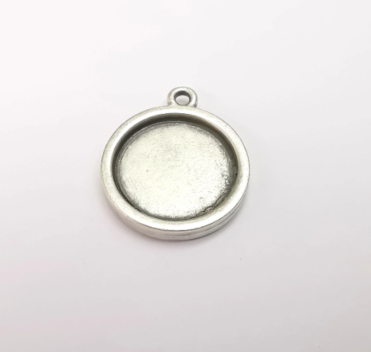 Round Pendant Blank Bezel Resin Mosaic Mountings Antique Silver Plated Charms (29x24mm)( 20 mm Bezel Inner Size) G29524