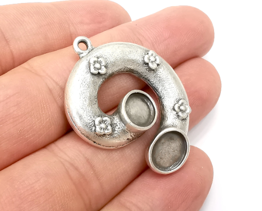 Flower Bezel, Worm Resin Blank, inlay Mounting, Mosaic Frame Cabochon Base, Antique Silver Plated (9x7mm) G28751
